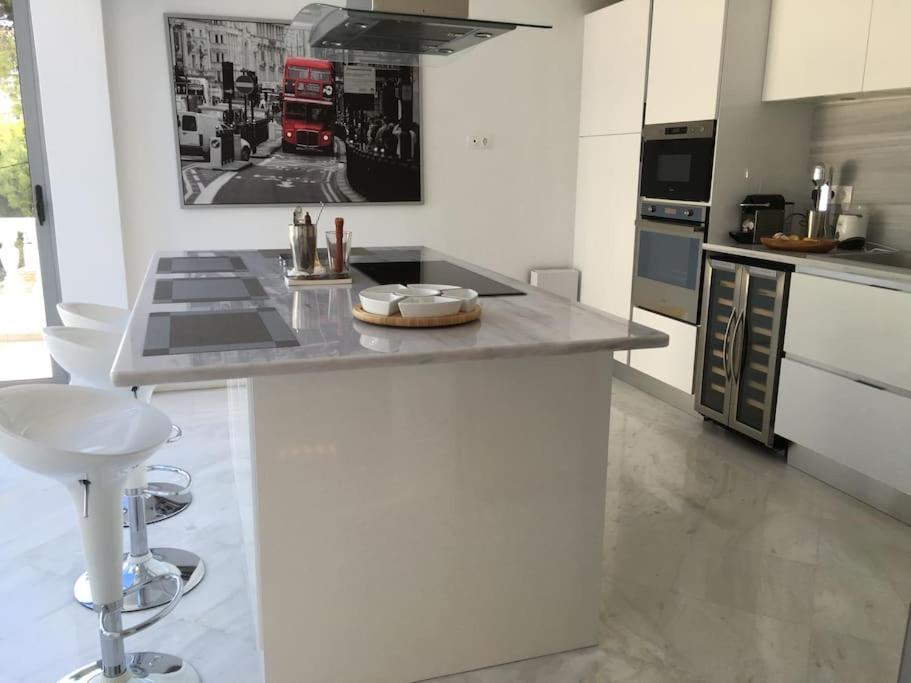ראפינה The White House Beach Villa מראה חיצוני תמונה